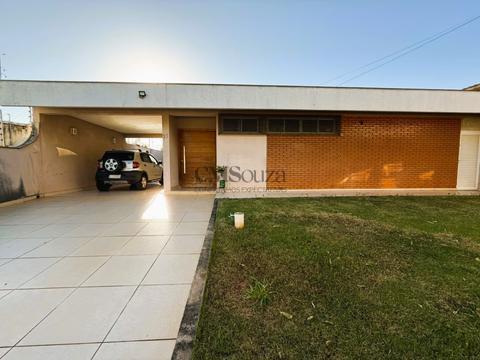 Casa para locação, 4 quartos, 2 suítes, 4 vagas de garagens, com 253 m², Bairro Caravelle, Londrina 
