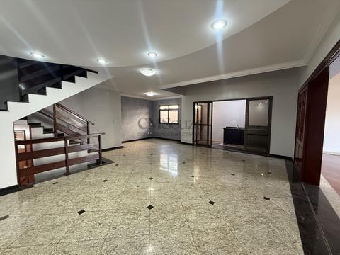 Casa térrea à venda no Bairro Mediterrâneo em Londrina, 302m², 5 quartos e piscina