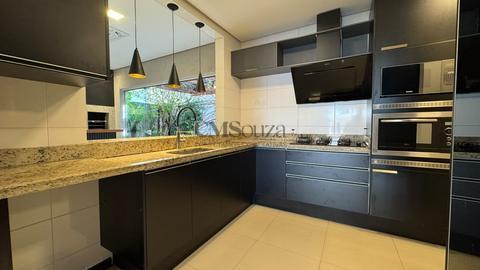 Casa no Condominio Royal Maison, com 3 suítes, 4 vagas, 210m², churrasqueira, Esperança, Londrina.