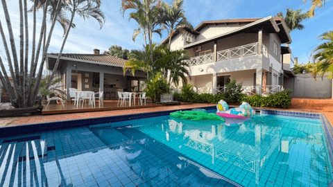 Casa para alugar no Parque Residencial Alcântara – 4 quartos, sendo duas suítes, 300m², 4 vagas de garagens – Londrina
