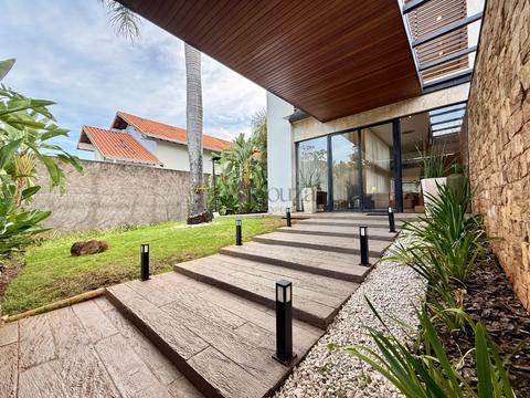 Casa à venda em Londrina, Bela Suiça, com 3 Dormitórios sendo 1 Suíte master e 2 Demi-Suítes, com 385 m²