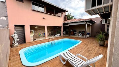 Casa à venda no Jardim UNIVERSITÁRIO, 3 dorm. (1 suíte), piscina, 4 vagas Londrina, PR - Aceita permuta, Apto de menor valor