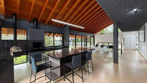 Casa para venda ou locação com 3 suites, 320m² em amplo terreno no Condomínio Recanto do Salto