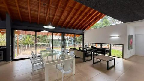Casa para venda ou locação com 3 suites, 320m² em amplo terreno no Condomínio Recanto do Salto